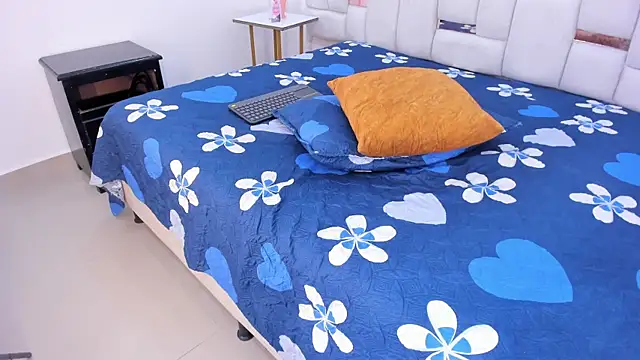 Zoe  smiith online show from February 28, 2026, 4:12 am