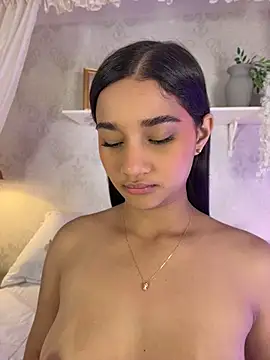 AlessiaVallmont online show from July 5, 2026, 12:04 am