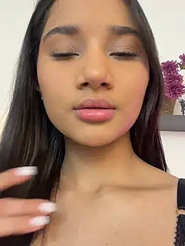 Snapshot of AlessiaVallmont chatting on February 24, 2026, 7:04 pm AlessiaVallmont online show from February 24, 2026, 7:04 pm