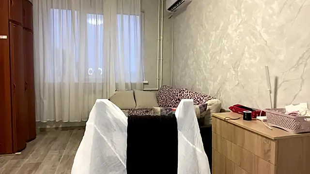 StephaniCute online show from June 17, 2026, 4:17 pm