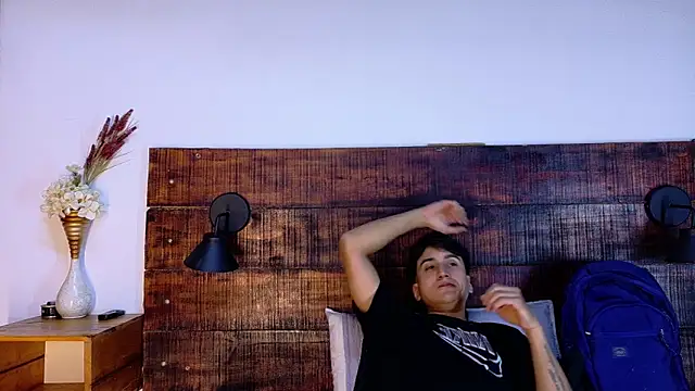 Snapshot of Esmeralda_and_Naim chatting on March 3, 2026, 7:32 pm Esmeralda and Naim online show from March 3, 2026, 7:32 pm