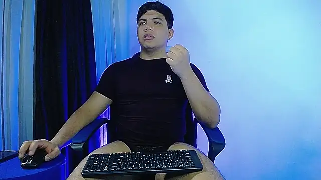 Uriel Ray  online show from March 2, 2026, 9:33 pm