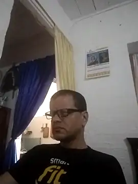Snapshot of Roque-74 chatting on June 19, 2026, 3:40 pm Roque-74 online show from June 19, 2026, 3:40 pm