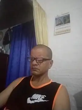 Snapshot of Roque-74 chatting on June 22, 2026, 3:53 pm Roque-74 online show from June 22, 2026, 3:53 pm