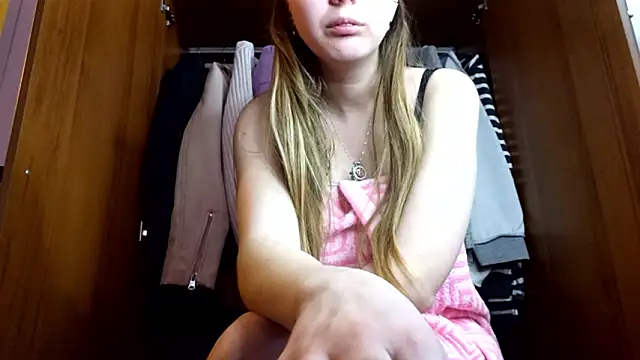 VictoriaDeese online show from March 11, 2026, 3:55 am