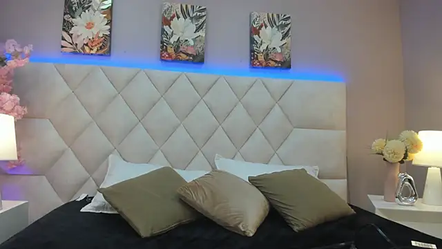 Mia Bailey  online show from April 14, 2026, 3:22 am