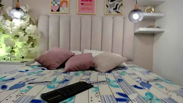 Mia Bailey  online show from April 2, 2026, 3:02 am