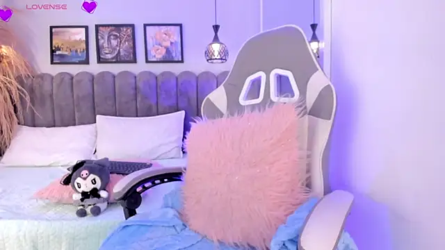 Bella  Peach online show from April 18, 2026, 3:09 am