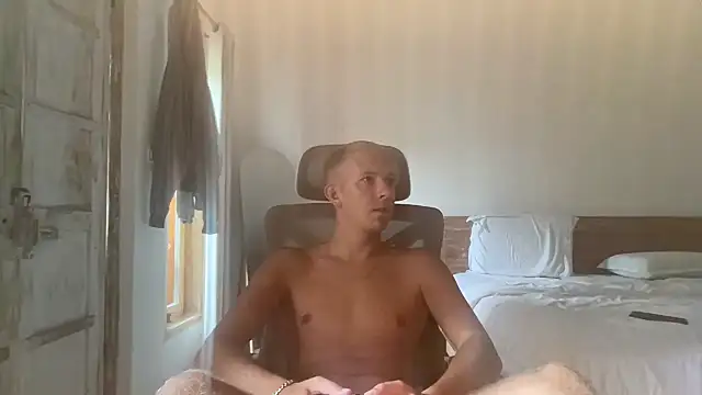 Snapshot of Anton_blond chatting on February 18, 2026, 5:38 am Anton blond online show from February 18, 2026, 5:38 am