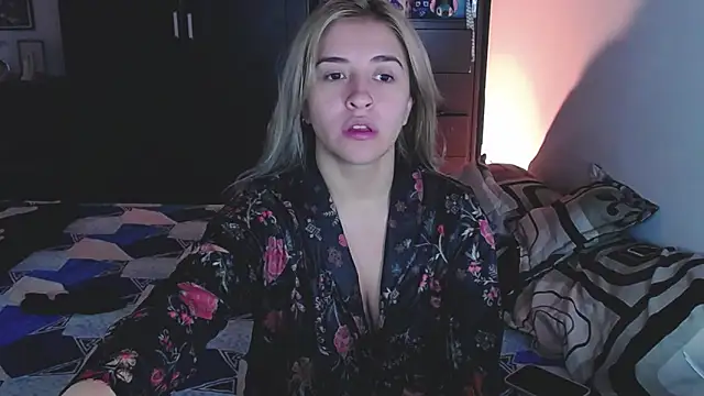 Snapshot of saradiazxxx chatting on February 24, 2026, 8:26 am saradiazxxx online show from February 24, 2026, 8:26 am