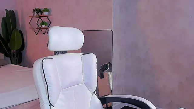 Miaa Hill online show from March 25, 2026, 12:15 pm