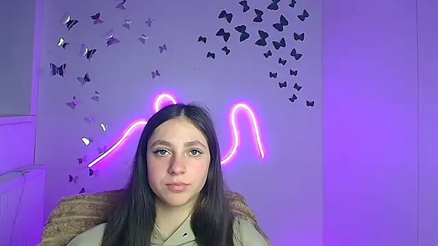 KissMeJulia online show from April 18, 2026, 5:48 pm