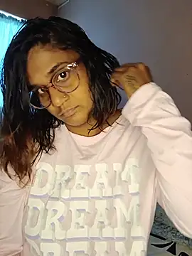 indianstrawberrylips4u online show from July 3, 2026, 6:20 am