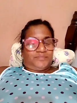 indianstrawberrylips4u online show from March 12, 2026, 5:06 pm