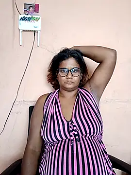 indianstrawberrylips4u online show from April 13, 2026, 10:08 am