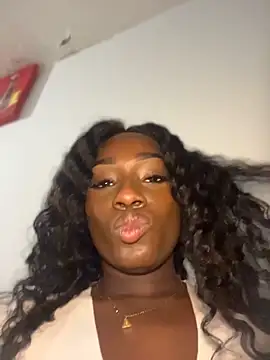 ZarahFerreira online show from April 28, 2026, 2:27 am