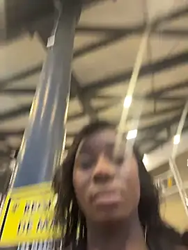 ZarahFerreira online show from April 6, 2026, 11:17 pm