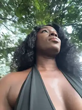 ZarahFerreira online show from June 10, 2026, 11:06 pm