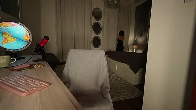 Snapshot of supreme_dominatrix chatting on March 20, 2025, 9:02 pm supreme dominatrix online show from March 20, 2025, 9:02 pm