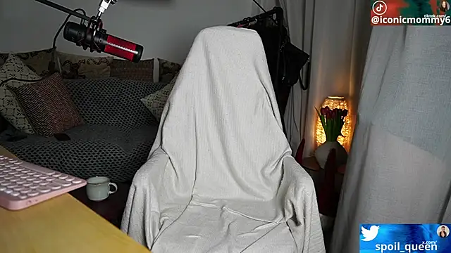 supreme dominatrix online show from January 7, 2026, 9:42 pm