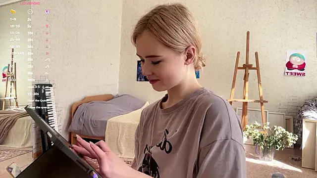 LotusHinata online show from March 15, 2026, 4:19 am