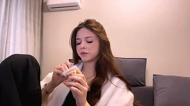 Snapshot of adelecloud chatting on February 19, 2026, 8:33 am adelecloud online show from February 19, 2026, 8:33 am