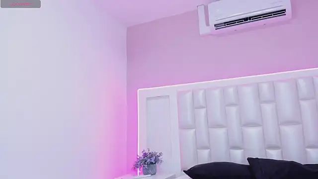 Liia Collins online show from April 11, 2026, 5:16 pm