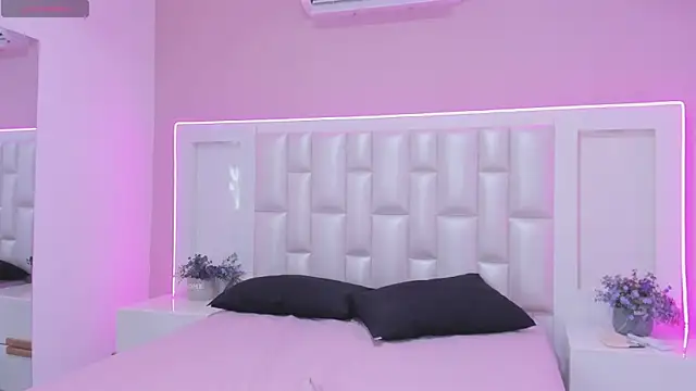 Liia Collins online show from April 15, 2026, 5:28 pm