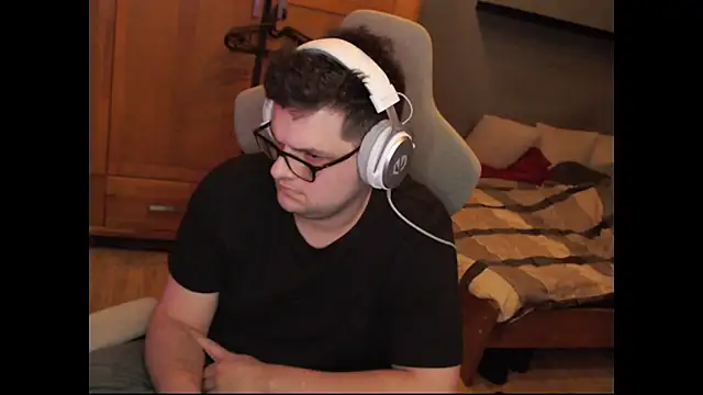 Whyteshadow4235 online show from February 23, 2026, 7:14 pm