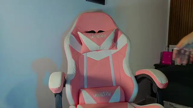 Sophiexx  online show from April 7, 2026, 1:57 pm