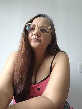 Noemipopi online show from June 7, 2026, 1:16 pm