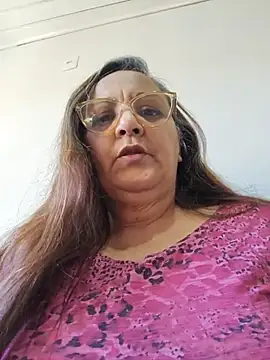 Noemipopi online show from June 24, 2026, 7:01 pm