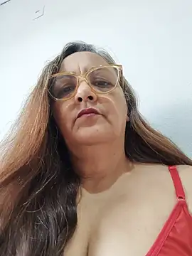 Noemipopi online show from May 30, 2026, 4:23 pm