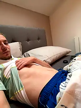 Crevette311 online show from November 16, 2025, 3:39 pm