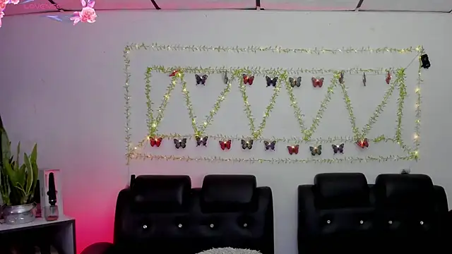 aria-voss online show from April 10, 2026, 7:21 pm