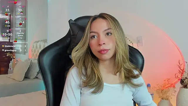 Snapshot of LuuluBerry chatting on February 22, 2026, 5:58 pm LuuluBerry online show from February 22, 2026, 5:58 pm