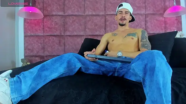 SharonTygaX online show from March 29, 2026, 4:14 am