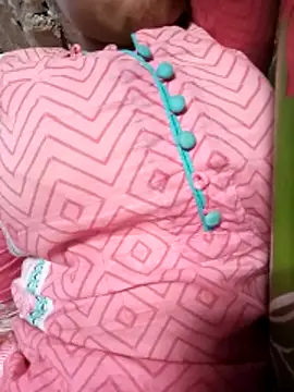 BreezySexyGirl69 online show from April 7, 2026, 7:32 am