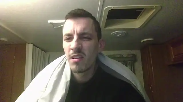 luverrboyy online show from June 16, 2026, 2:11 am