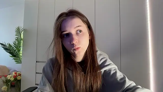 monnymoonn online show from March 16, 2026, 7:23 am