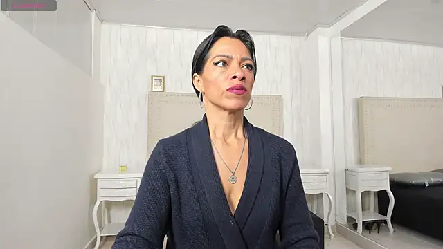 FernandaAvilax online show from April 8, 2026, 12:01 am