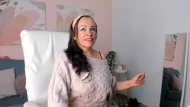 Ivonne 4 online show from June 19, 2026, 1:28 pm