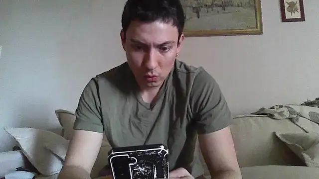 Snapshot of maurizioldu chatting on June 10, 2026, 4:52 pm maurizioldu online show from June 10, 2026, 4:52 pm