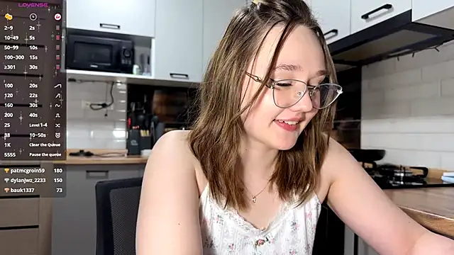 AinaSmith online show from April 1, 2026, 1:41 pm