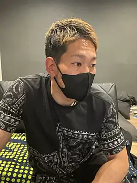 ryuaaaaa online show from March 26, 2026, 3:32 pm