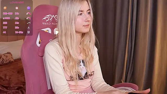 Snapshot of Aiko_Takana chatting on February 19, 2026, 4:59 pm Aiko Takana online show from February 19, 2026, 4:59 pm