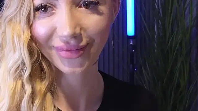 KarmaArms online show from July 16, 2026, 7:33 pm