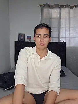 Snapshot of NewYoungHot chatting on February 25, 2026, 9:14 pm NewYoungHot online show from February 25, 2026, 9:14 pm