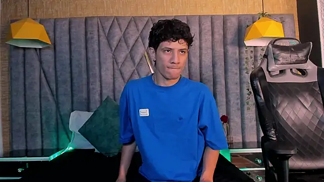 LeoFeniix online show from February 25, 2026, 3:40 am