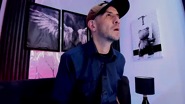 Milanwhite  online show from February 24, 2026, 11:33 am